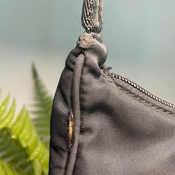 Prada Vintage Tessuto Sport Nylon Bag in Nero (MV515) - Picture 10 of 11
